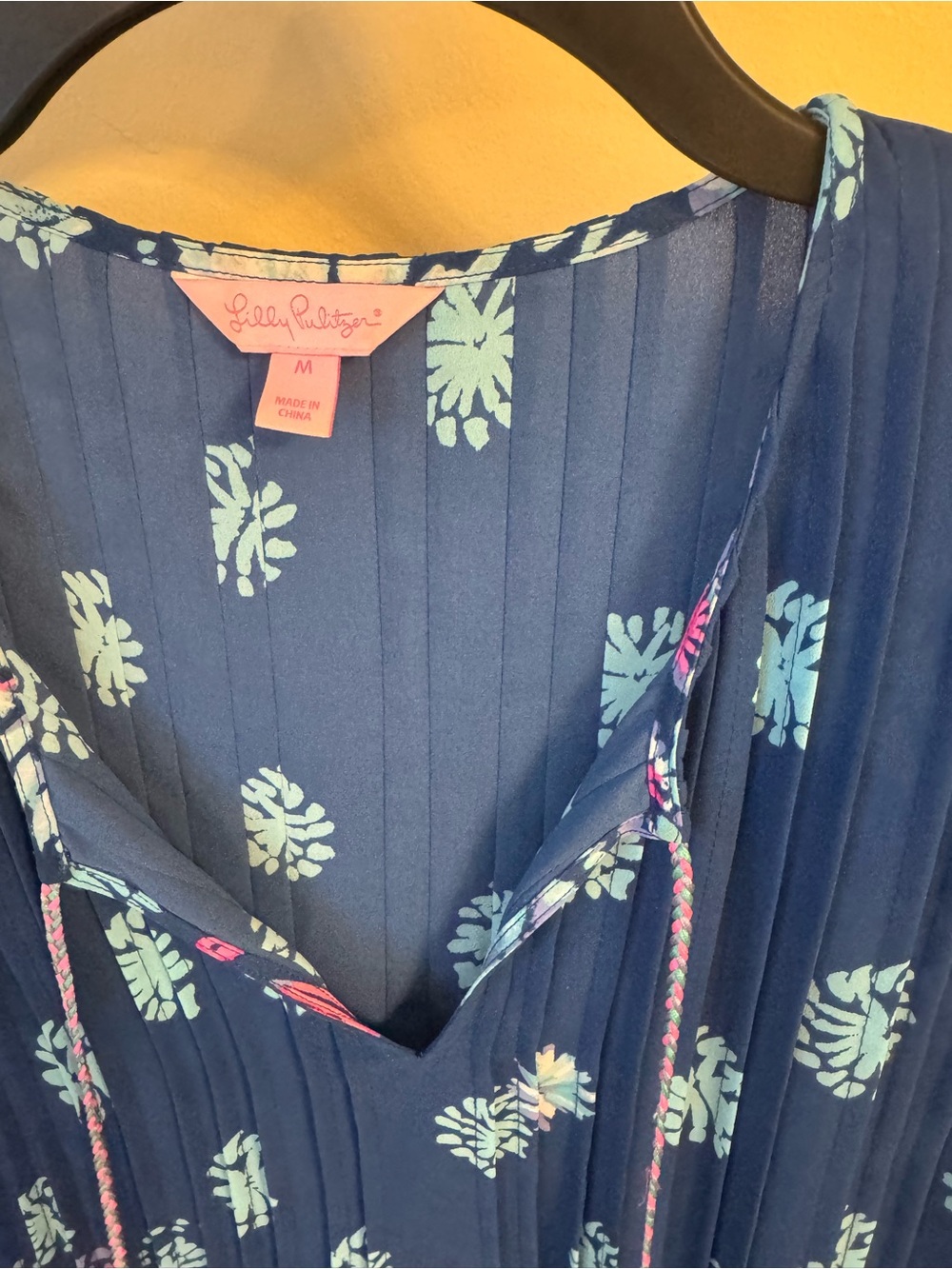 Lilly Pulitzer Navy Blue Floral Tassel V-Neck Tunic - Picture 2 of 3